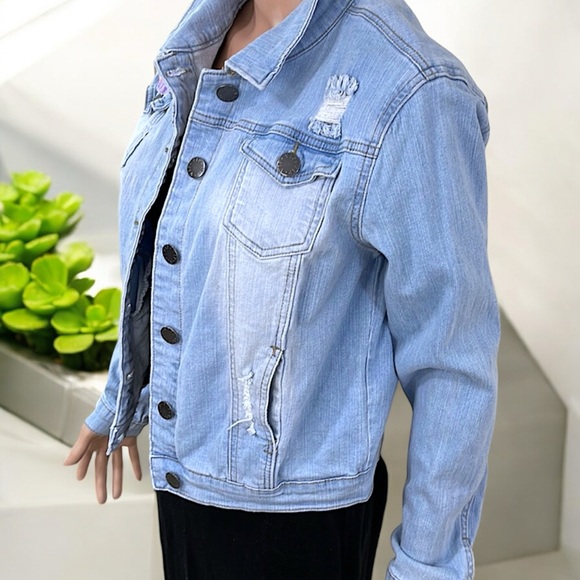 NEW VIP Jeans Distressed Long Sleeve Button Down with Pockets Denim Jacket - Picture 11 of 16